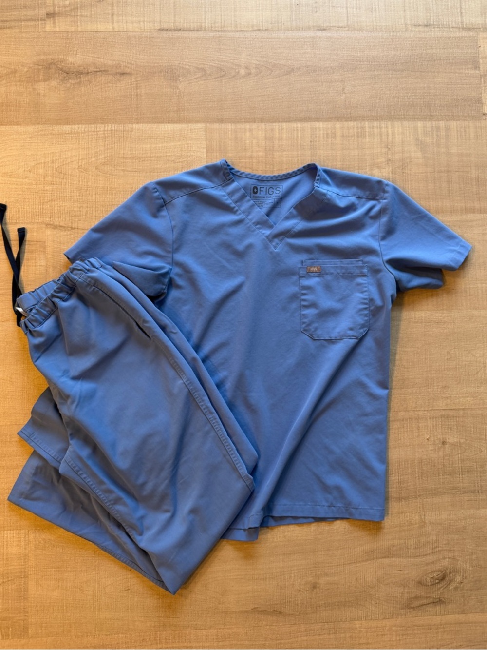 Figs Scrub Set - Pisco Pants and Leon Top